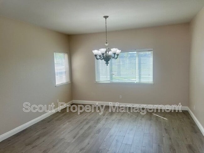 Building Photo - 33309 Morning View Dr