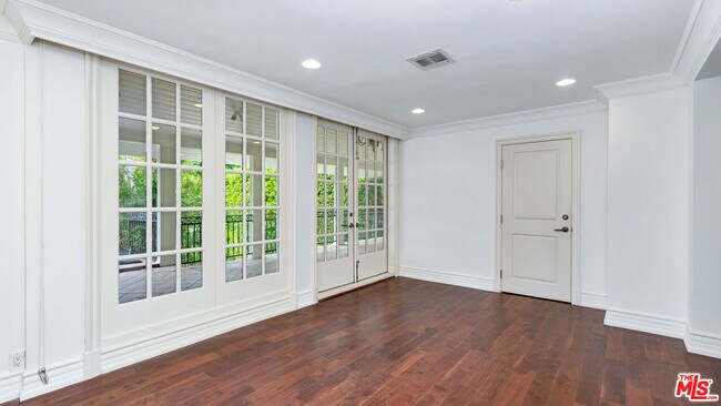 Building Photo - 9887 Carmelita Ave