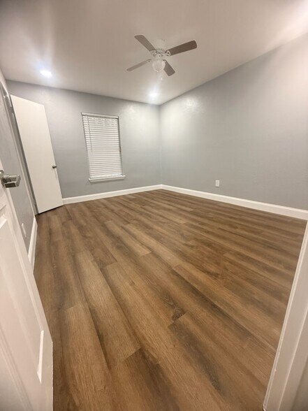 Building Photo - 2435 Sunflower Dr