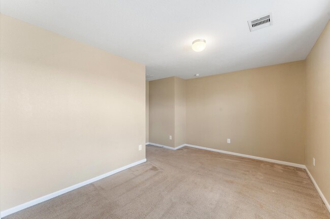 Building Photo - 12055 Main Oak St