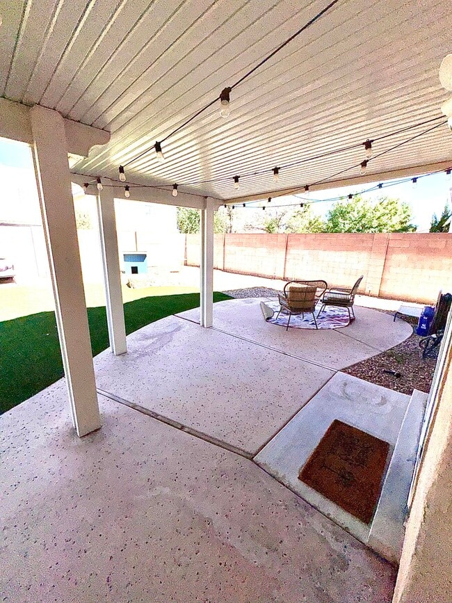 Building Photo - 7039 Casa Elena Dr NE