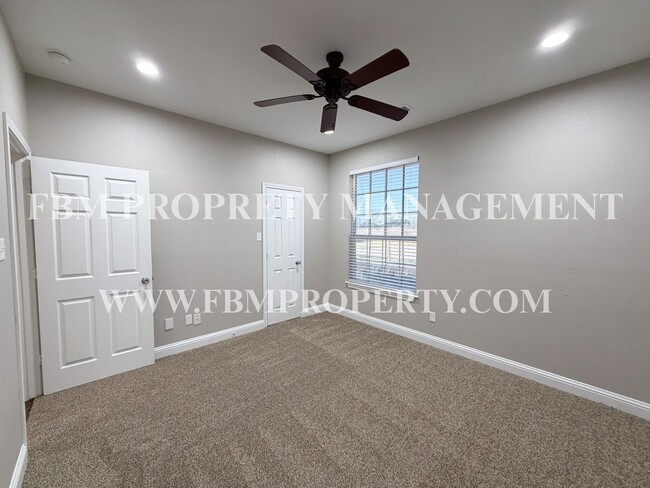 Building Photo - Hidden Creek Townhomes, Unit F - Cozy 2 Bedroom, 1 Bathroom Home in Ennis, TX!