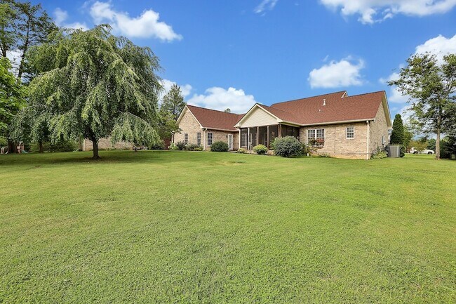 Building Photo - 614 Greene Dr