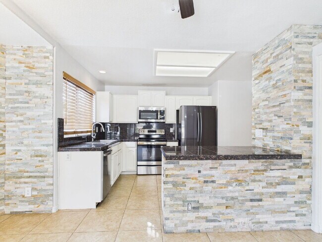 Building Photo - Trade Winds at Gilbert