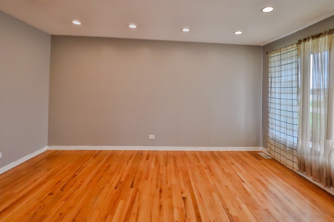 Building Photo - 7119 Stanford Dr
