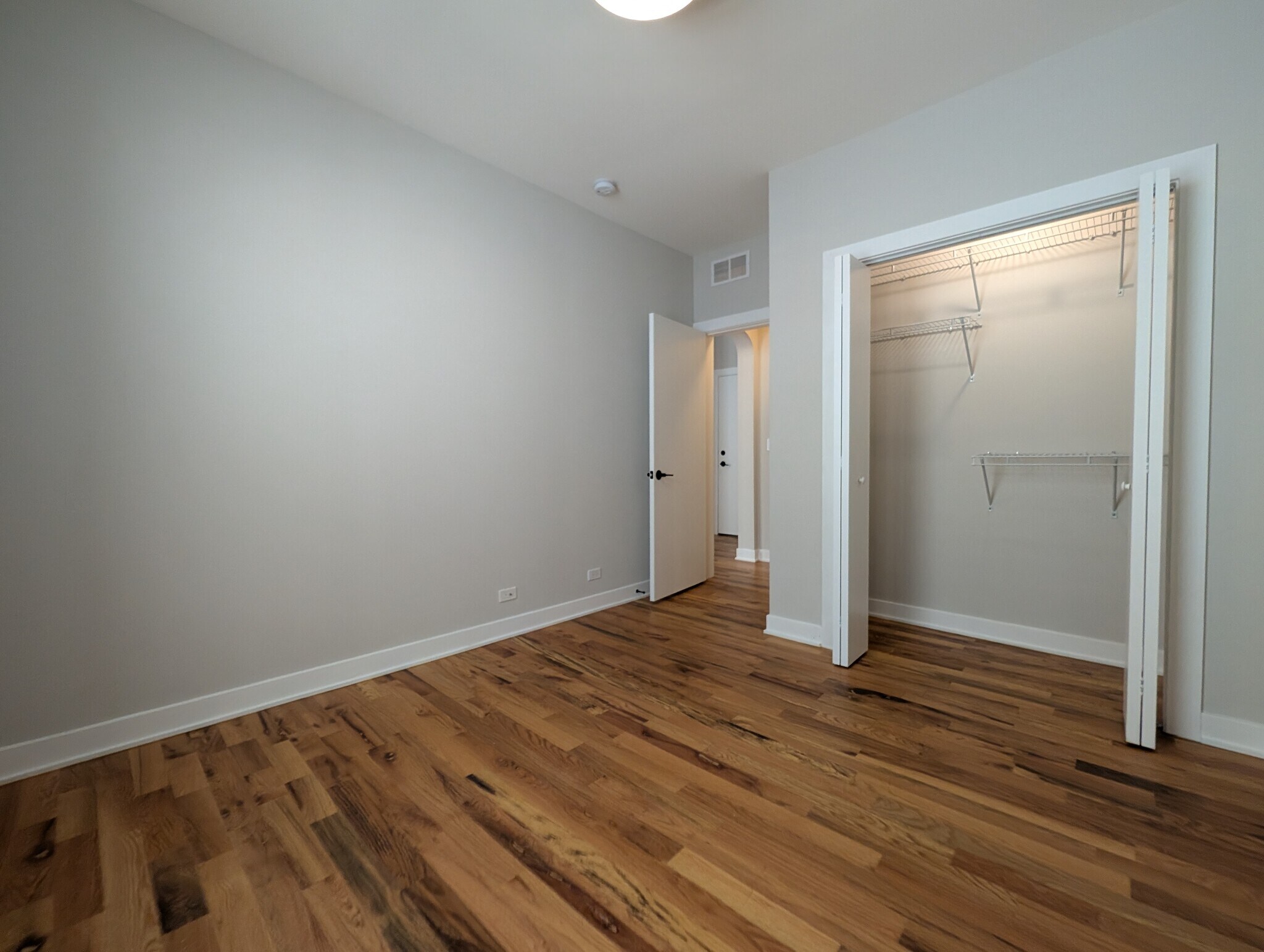 Building Photo - 650 W Wrightwood Ave