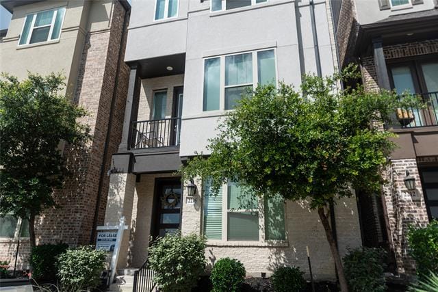 Building Photo - 2216 Palomino St