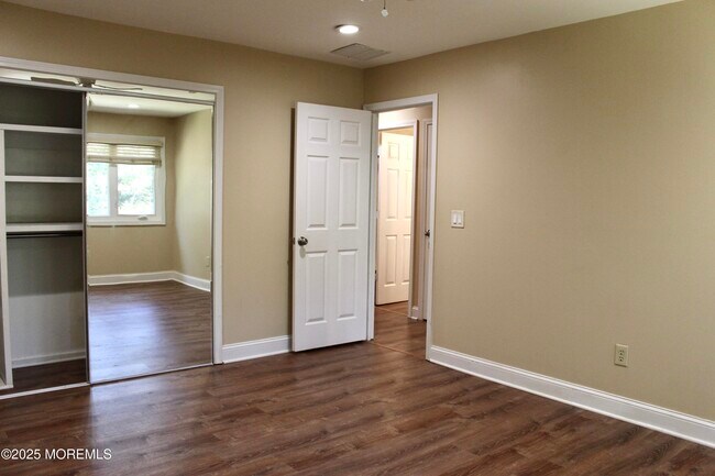 Building Photo - 153 Impatiens Ct
