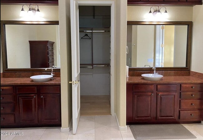 Building Photo - 1223 E Moss St