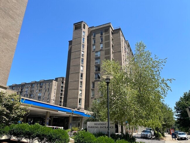 Primary Photo - 33 Pond Ave