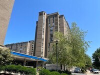 Building Photo - 33 Pond Ave