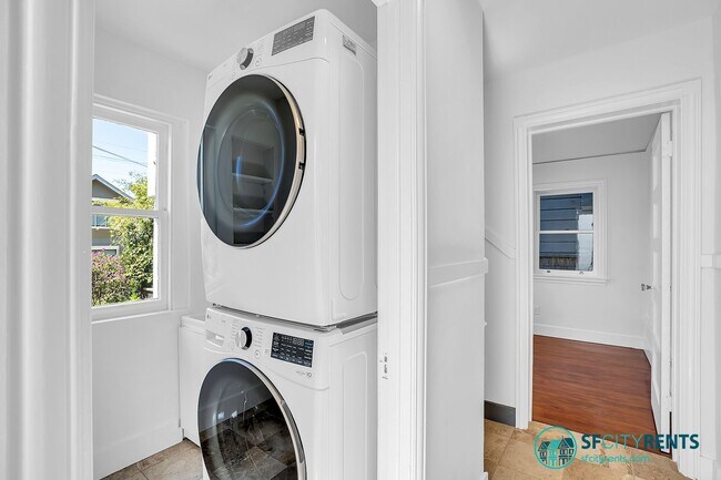 Building Photo - West Portal: Newly Remodeled Detached Sing...