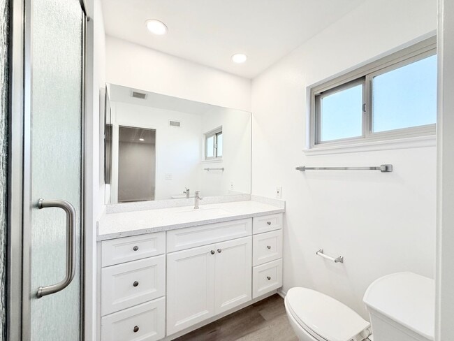 Building Photo - Beautifully Updated 4-Bedroom, 2-Bathroom Home in a Prime Location