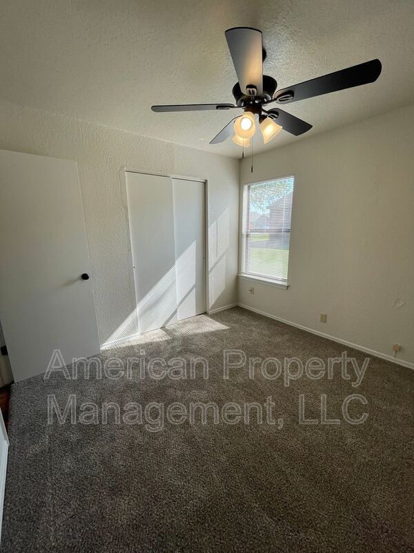 Building Photo - 13142 E 44th St