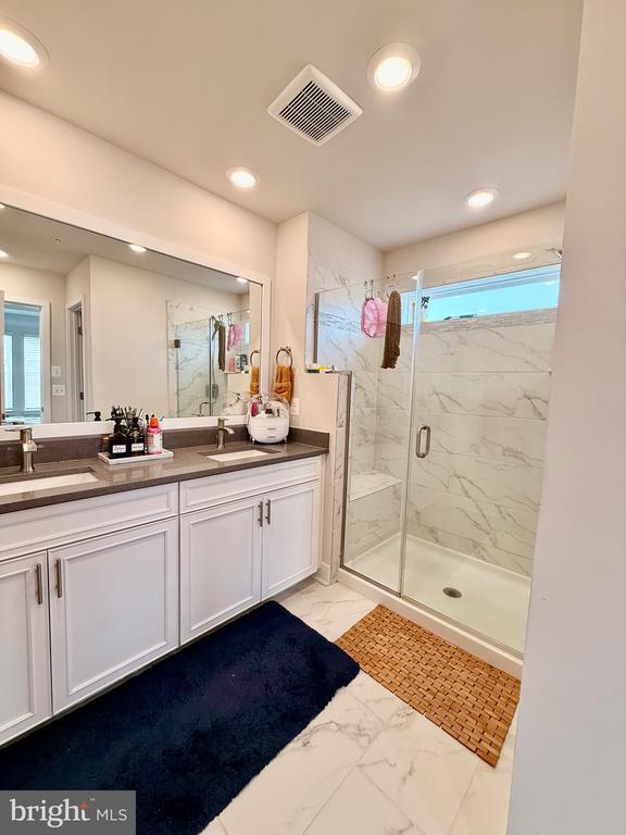 Building Photo - 11470 St Luke Dr