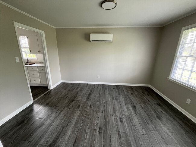 Building Photo - 222 Reynolds St