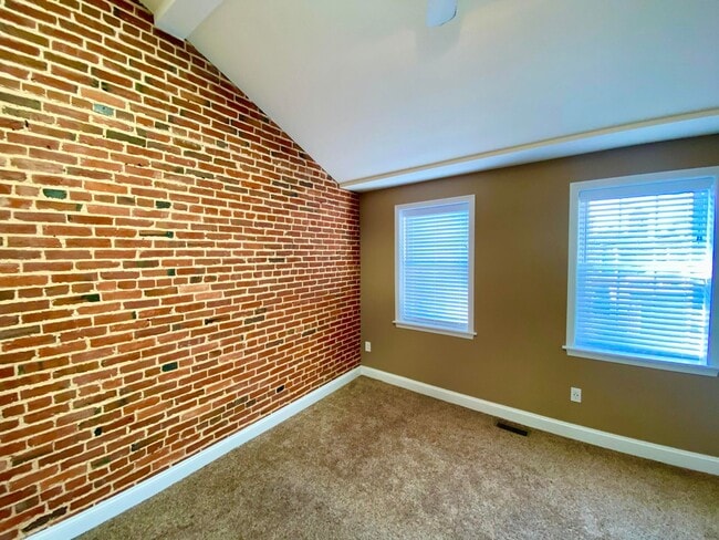 Building Photo - Charming 2 Bedroom/1.5 Bathroom Townhome with Patio in Upper Fells Point, MD!