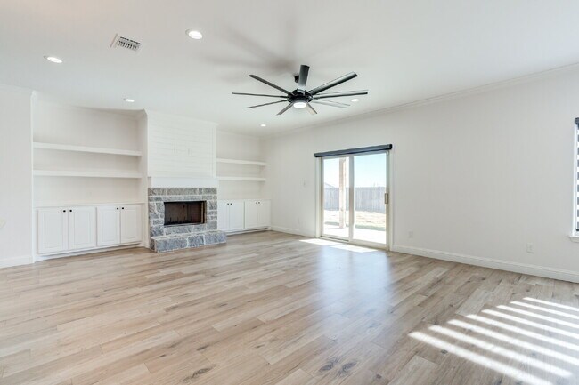 Building Photo - Custom built home in West Lubbock