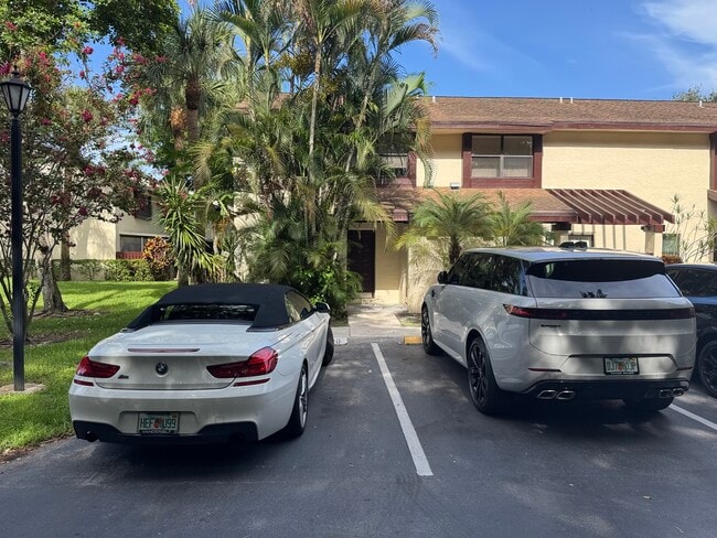 Primary Photo - 3733 Carambola Cir N