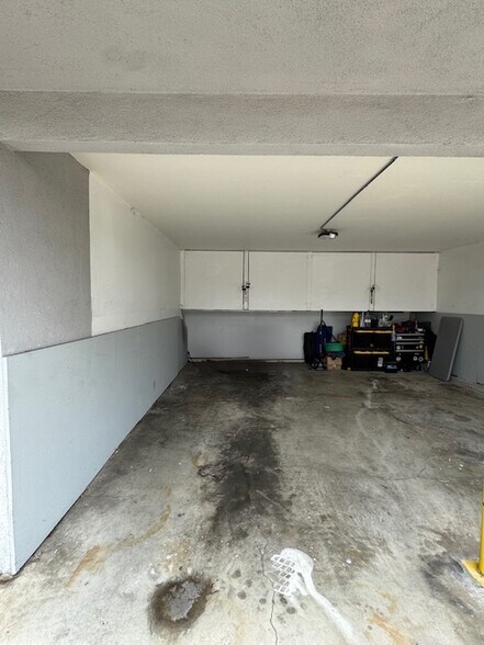 Building Photo - 279 S Evergreen Dr