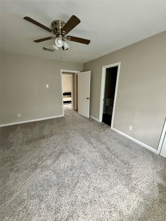 Building Photo - 11525 Beechnut St