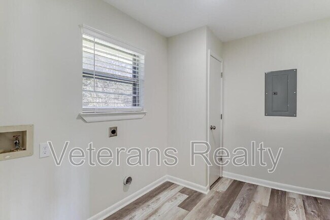Building Photo - 129 Quarles St