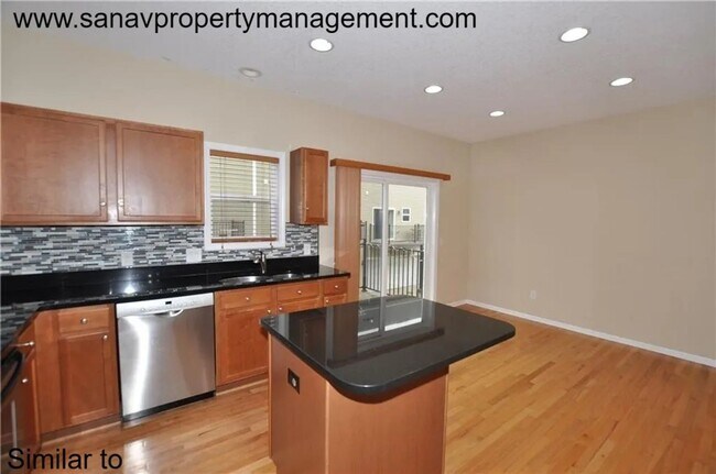 Building Photo - ? Stylish 2-Bedroom Townhome in Prime West Des Moines! Move in Special- May rent free