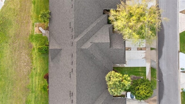 Building Photo - 26922 White Plains Way
