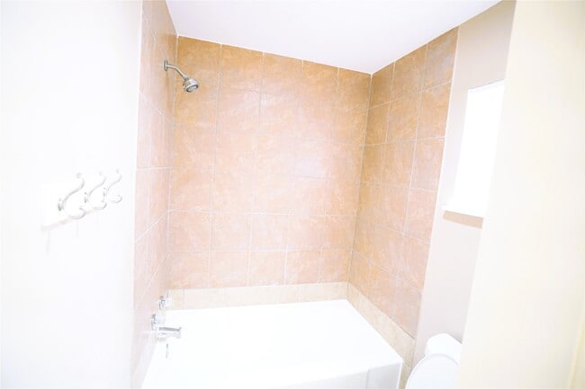 Building Photo - 2414 Mimosa Dr