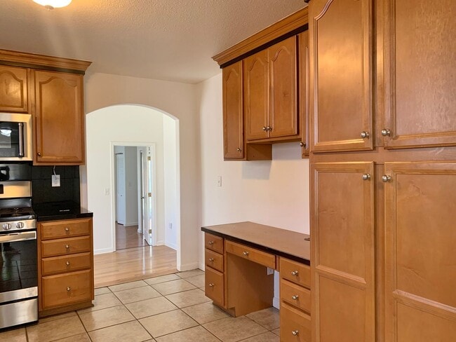 Building Photo - Charming 3 Bedroom Home in Hollister