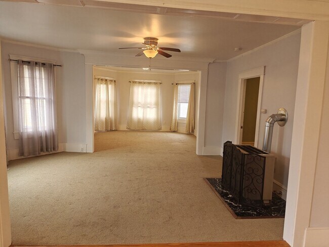 Building Photo - 452 Osborn St