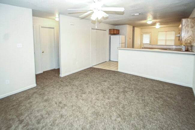 Building Photo - Spacious 3BR/2BA Fourplex with Private Backyard