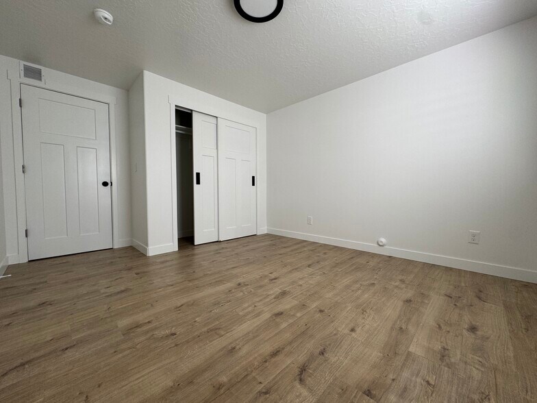 Building Photo - 3361 W Pond Dr