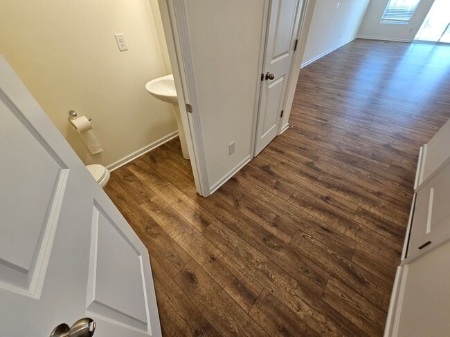 Building Photo - Like New Town Home in Kellerton Place, Monroe!