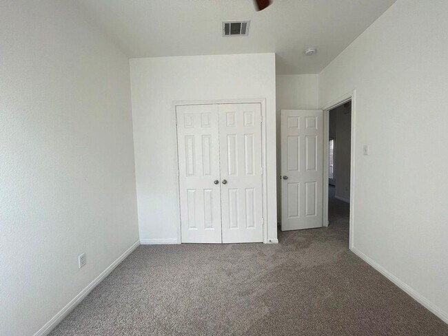 Building Photo - Nice home available in Brookside Subdivision!