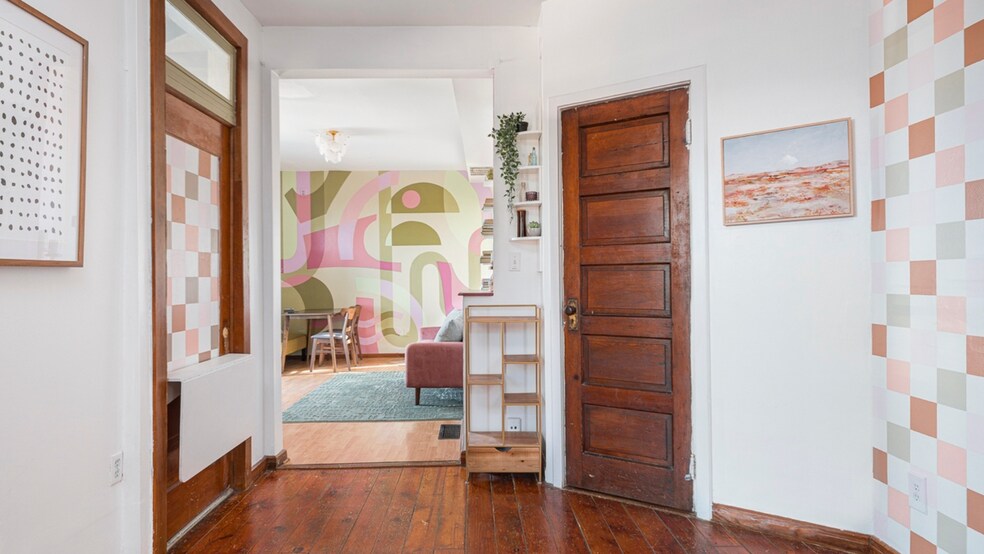 Primary Photo - 615 W 10th St