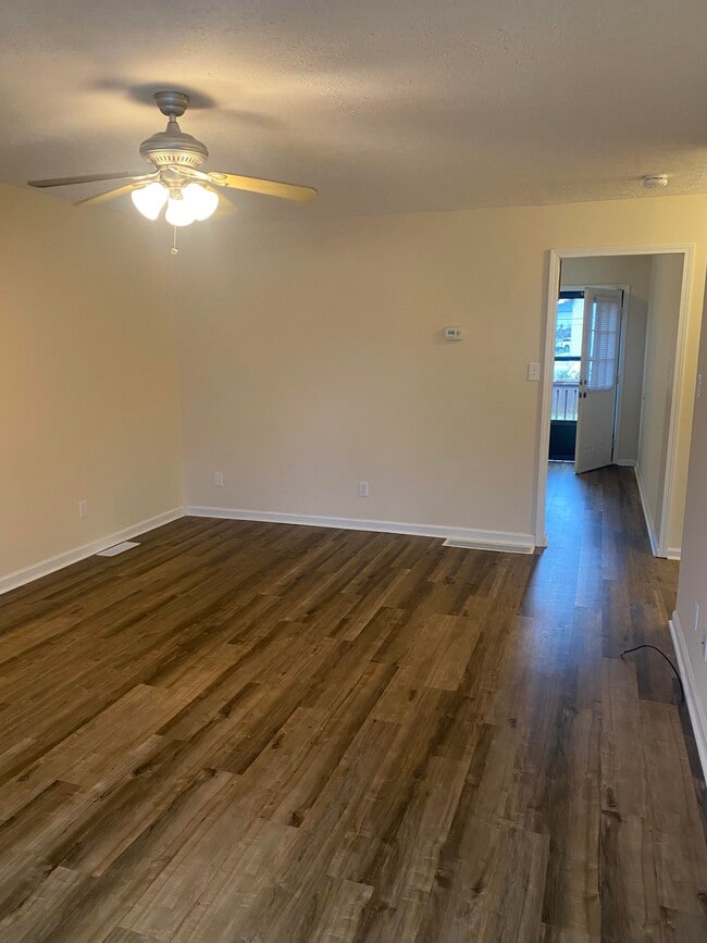 Building Photo - 2119 Rock Creek Dr