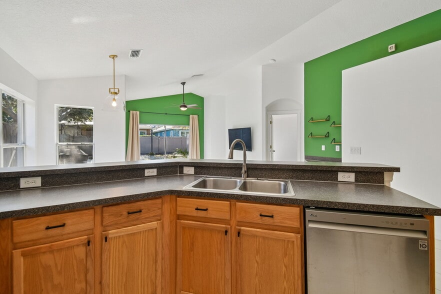 Building Photo - 7527 Oxford Garden Cir