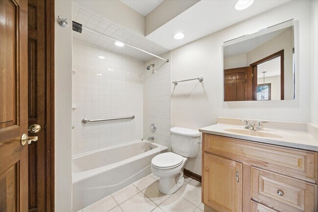 Building Photo - 5711 Fox Gate Ln
