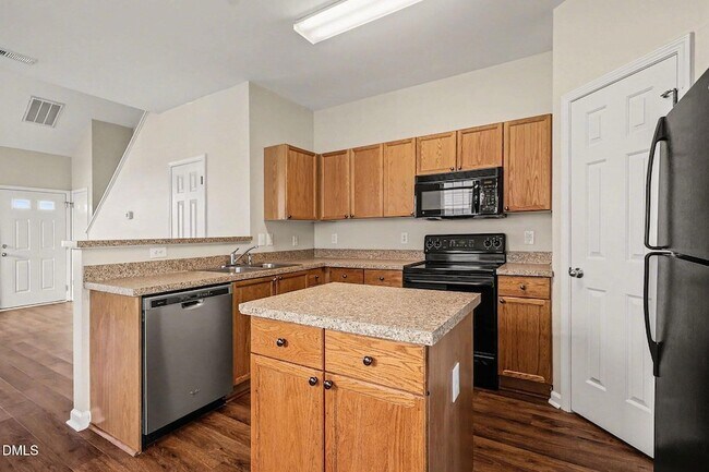 Building Photo - 221 Payton Dr