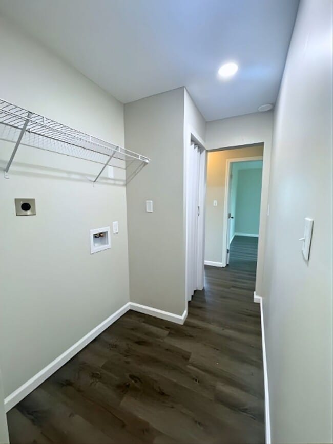 Building Photo - Modern & Spacious 3BR Home with Trendy Design Features and Large Yard!