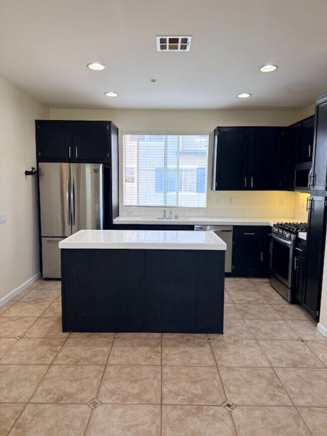 Building Photo - Eastlake Vistas condo available now