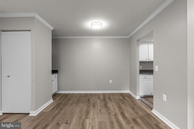 Building Photo - 18302 Streamside Dr