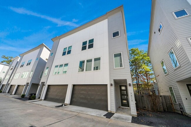 Building Photo - 4810 Martin Oaks Ln