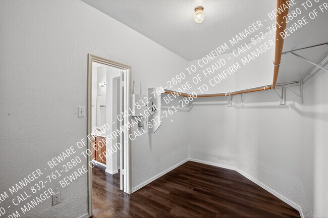 Building Photo - 2816 Blue Heron Dr