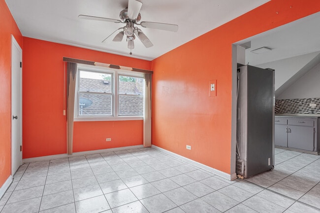Building Photo - 2102 N Nagle Ave