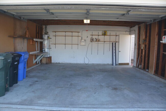 Building Photo - Sharp Pittsburg 3/2