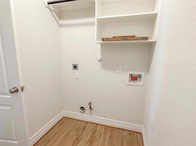 Building Photo - 27150 Grey Fox Run