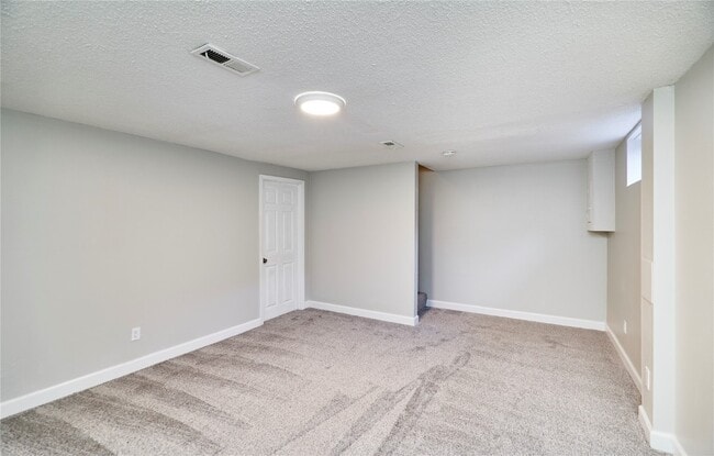 Building Photo - 2402 Savoy Dr