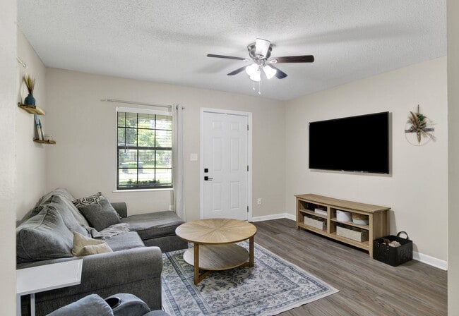 Building Photo - Close to Corry Station Naval Base!